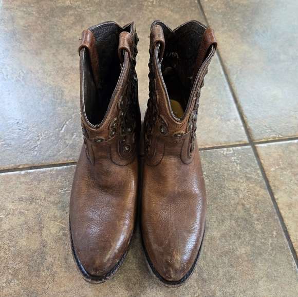Frye Wyatt Disc Western Boot Womens 6.5 Brown Leather Cognac Studded short - Picture 5 of 13